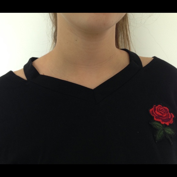 Small crop top never been worn - Picture 2 of 4